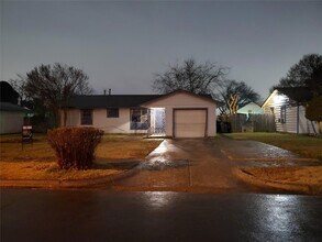 8336 Bunche Dr in Dallas, TX - Building Photo - Building Photo