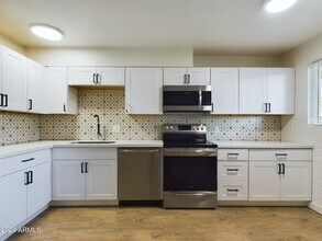 3027 N 37th St in Phoenix, AZ - Building Photo - Building Photo