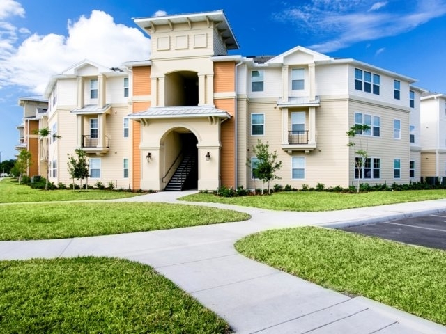 Rolling Green in Sarasota, FL - Foto de edificio