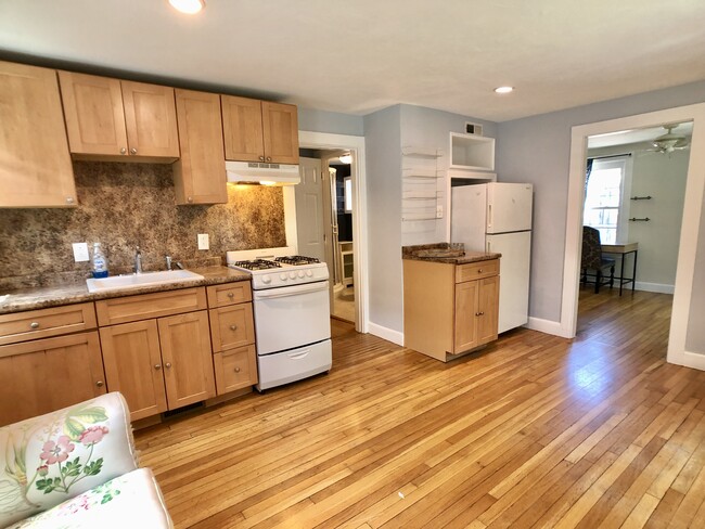 526 Centre St, Unit 5 in Boston, MA - Building Photo - Building Photo