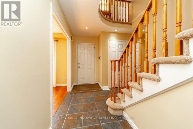 16 Long Dr in Whitby, ON - Building Photo - Building Photo