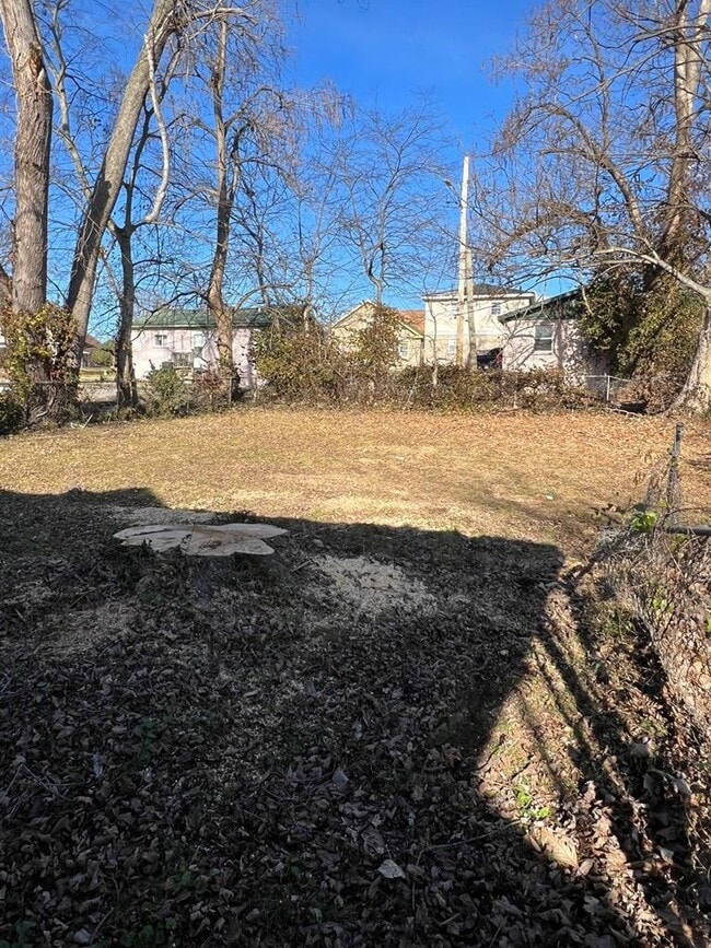 property at 416 W 16th St