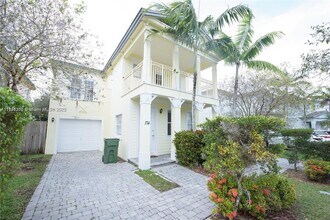 174 NE 32nd Terrace, Unit 2301-APT 355 in Homestead, FL - Building Photo - Building Photo