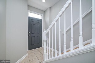 252 Hemingway Dr in Gaithersburg, MD - Building Photo