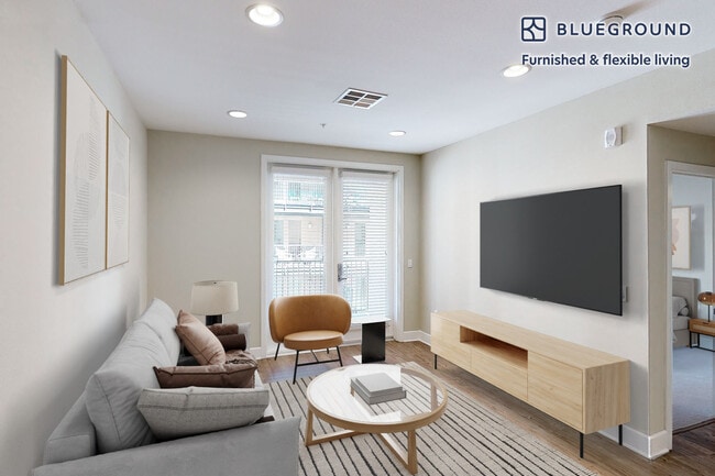 7400 Center Ave in Huntington Beach, CA - Foto de edificio - Building Photo