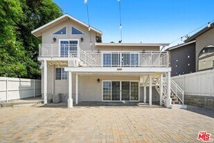 2910 Santa Carlotta St in Montrose, CA - Building Photo