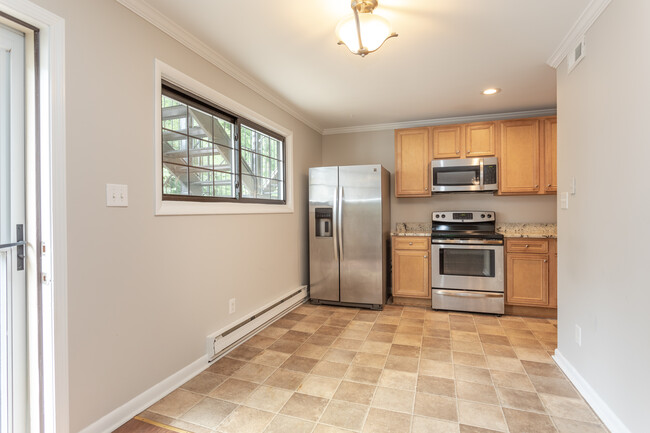 1422 Scales St in Raleigh, NC - Building Photo - Interior Photo