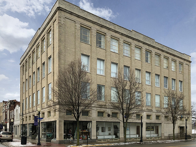 Alexander Square Apartments in Barberton, OH - Building Photo - Other