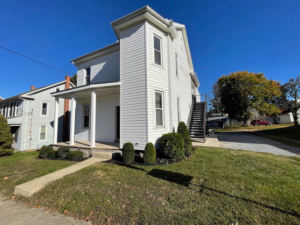 635 S Market St, Unit 1st Floor in Elizabethtown, PA - Building Photo