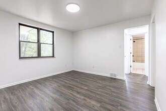 182 W Warrington Ave-Unit -Apt 2 in Pittsburgh, PA - Foto de edificio - Building Photo