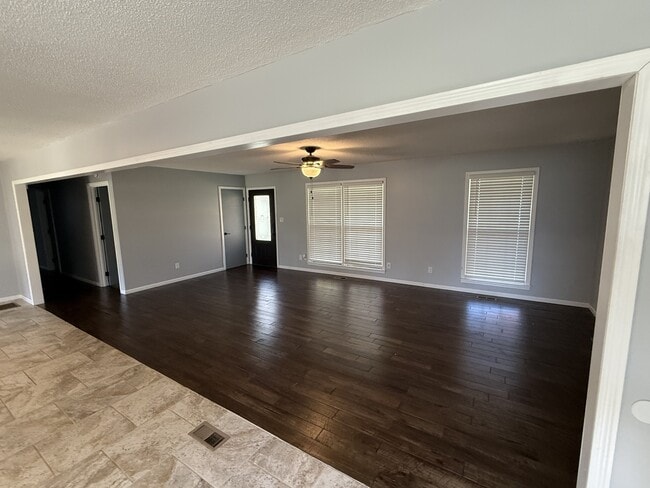 144 Cecilianna Dr in Elizabethtown, KY - Building Photo - Building Photo