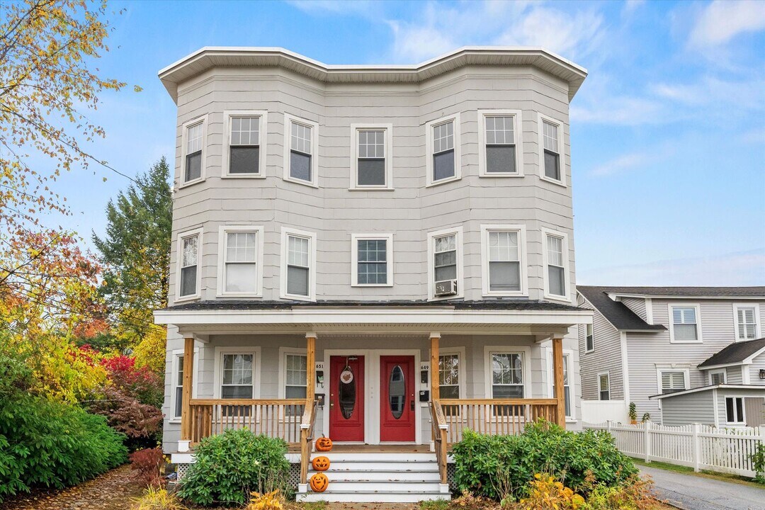 649-651 Lake Ave in Manchester, NH - Building Photo