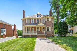 218 W Montgomery Ave, Unit 1 in Rockville, MD - Building Photo
