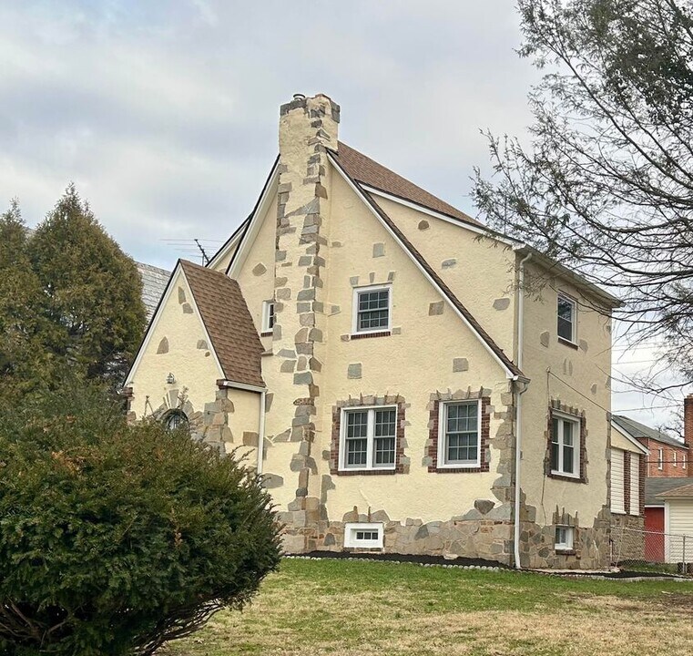 3405 Dennlyn Rd in Baltimore, MD - Building Photo