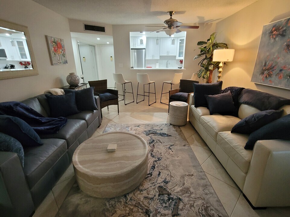 1421 S Ocean Blvd, Unit Rio Espana in Pompano Beach, FL - Foto de edificio