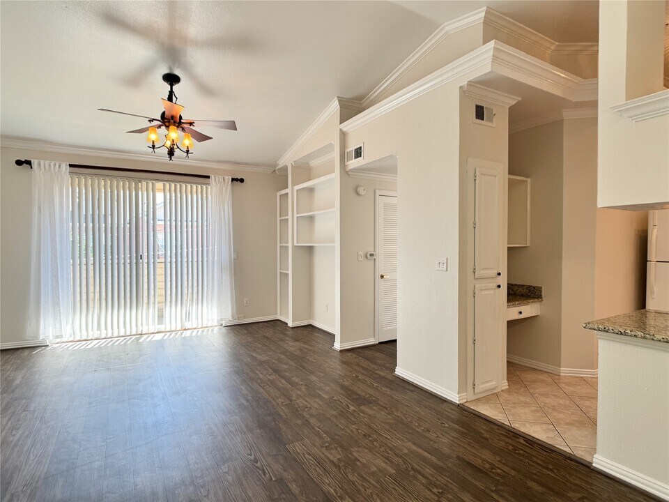 2100 Welch St in Houston, TX - Building Photo