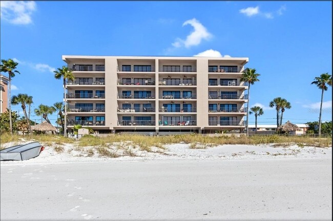 13650 Gulf Blvd in Madeira Beach, FL - Building Photo - Building Photo