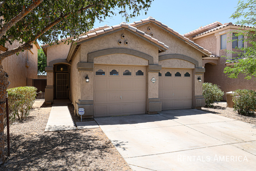 10529 W Almeria Rd in Avondale, AZ - Building Photo