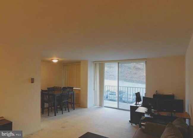 property at 5565 Columbia Pike