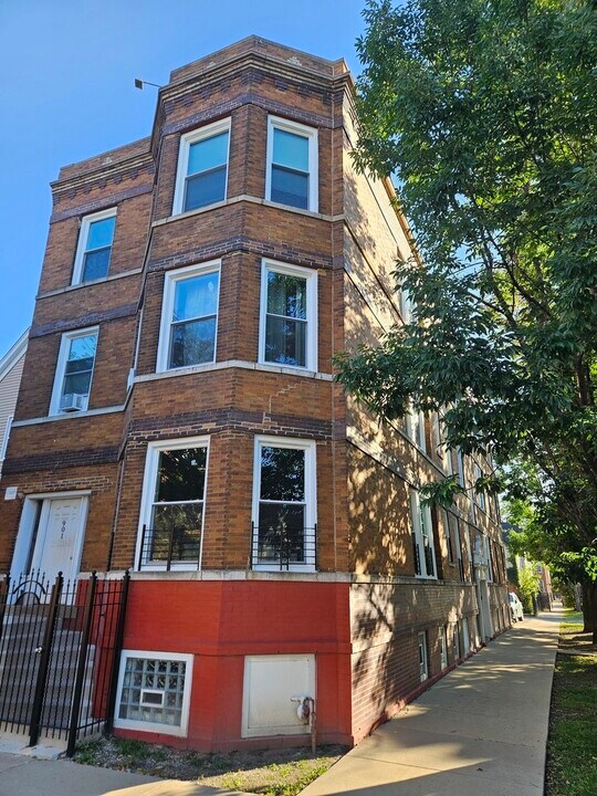 901 N Francisco Ave in Chicago, IL - Building Photo