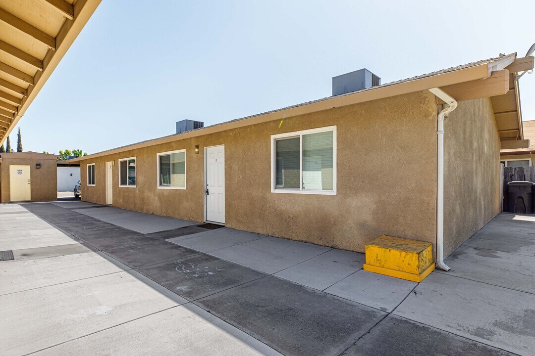 307-313 Almond Ave in Turlock, CA - Building Photo