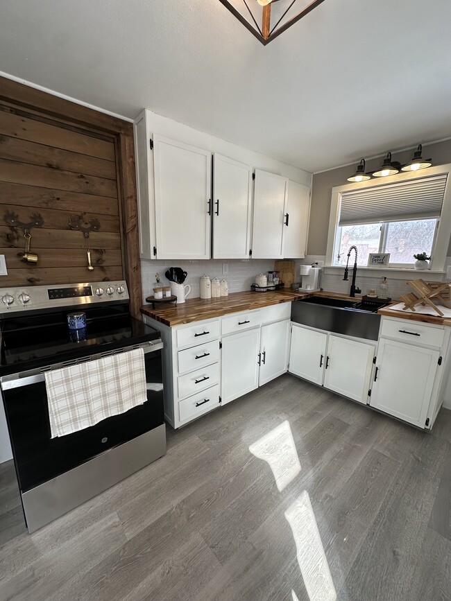 562 S Main St, Unit Brewer Apartment in Brewer, ME - Foto de edificio - Building Photo