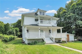 130 Long Hill Ave in Shelton, CT - Building Photo - Building Photo