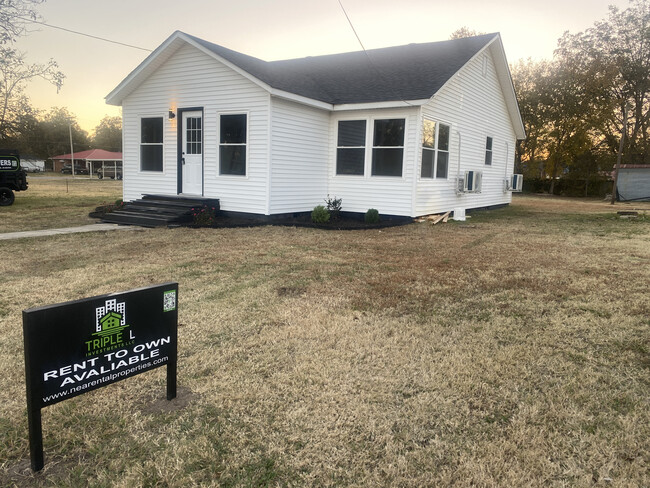 property at 408 S Fordyce St