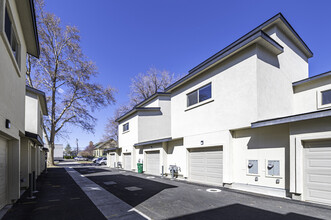 Casabella Townhomes in Reno, NV - Building Photo - Building Photo