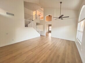 2560 N Lindsay Rd in Mesa, AZ - Building Photo - Building Photo