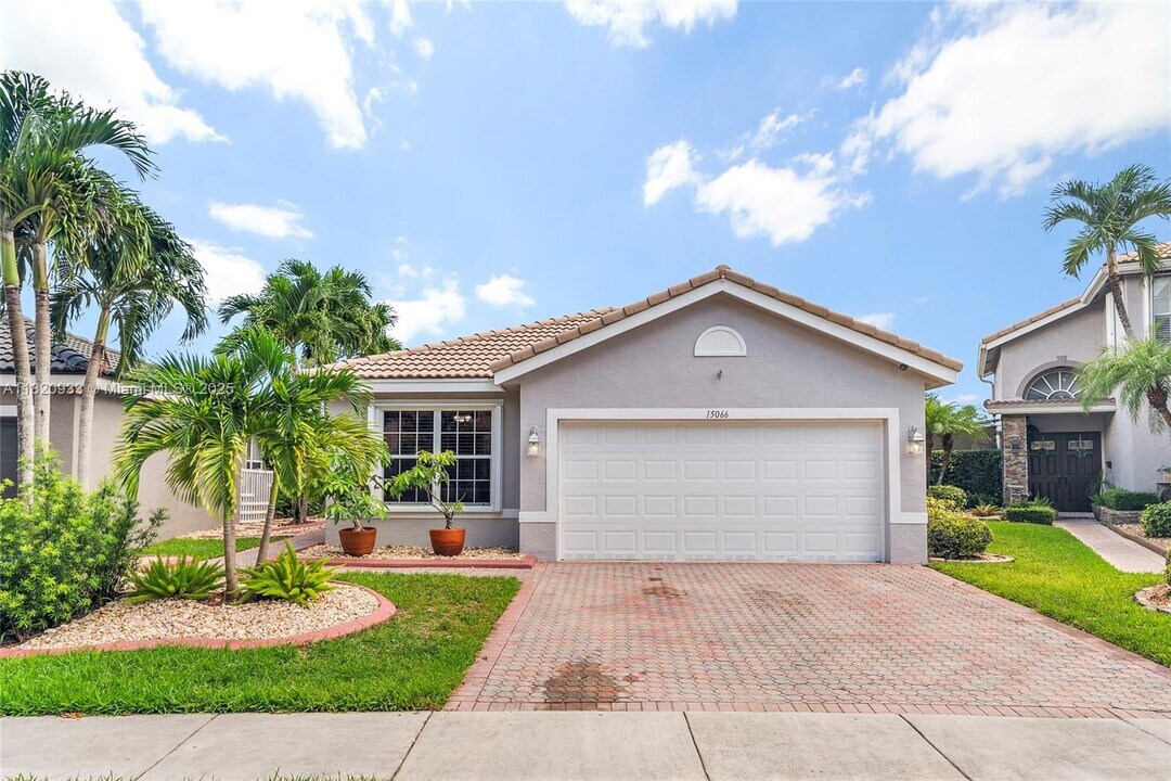 15066 SW 22nd St in Miramar, FL - Building Photo