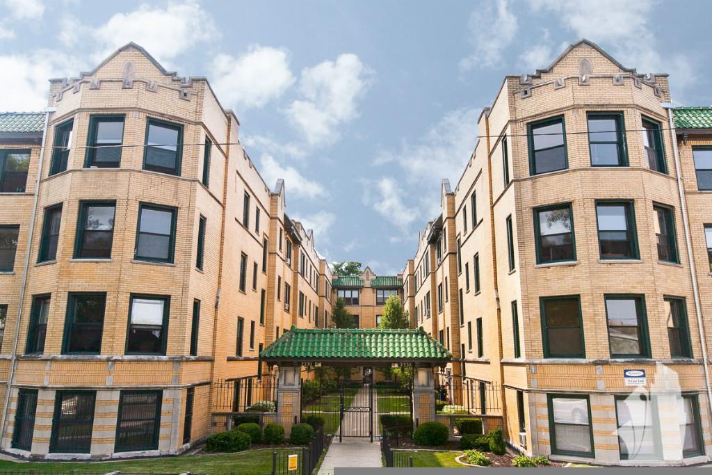 2331 N Spaulding Ave, Unit 1A in Chicago, IL - Building Photo