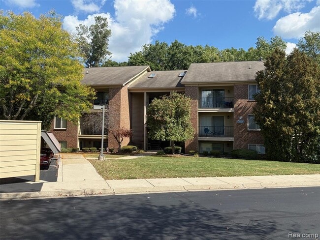 property at 2620 Greenstone Blvd