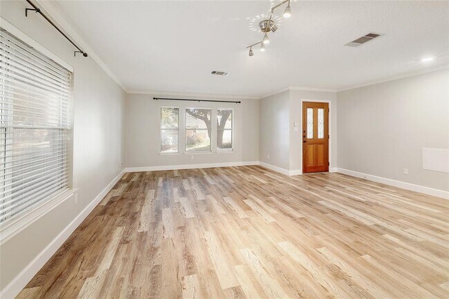 10905 Claywood Dr in Austin, TX - Building Photo - Building Photo