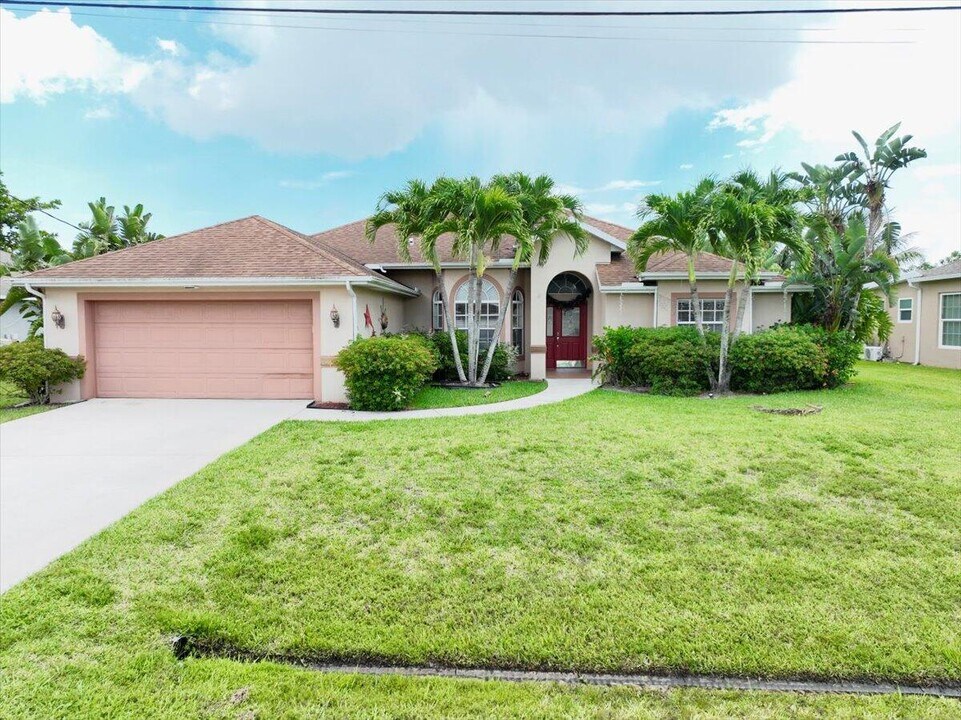 4013 SW Winslow St in Port St. Lucie, FL - Building Photo