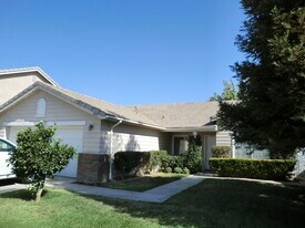 4911 Shadow Stone St in Bakersfield, CA - Building Photo