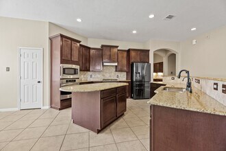 4713 La Escalona Dr in League City, TX - Building Photo - Building Photo