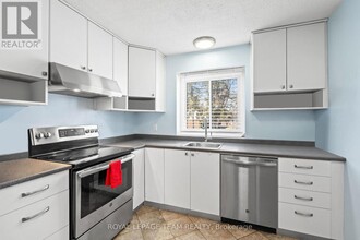 3893 Old Richmond Rd in Ottawa, ON - Building Photo - Building Photo