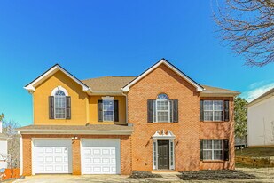 3300 Rockmill Dr in Ellenwood, GA - Building Photo