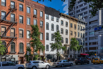 316 Second Ave in New York, NY - Foto de edificio - Building Photo