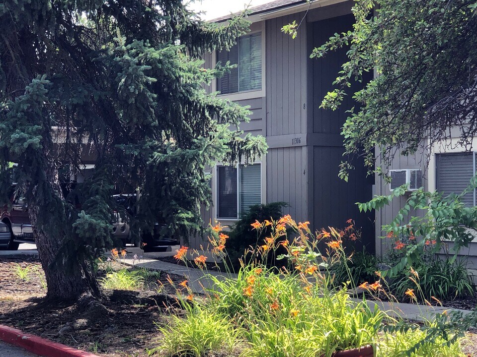 11312 E Mission Ave in Spokane Valley, WA - Building Photo