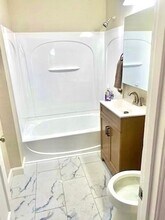 385 Pleasant St, Unit 1 in Worcester, MA - Foto de edificio - Building Photo