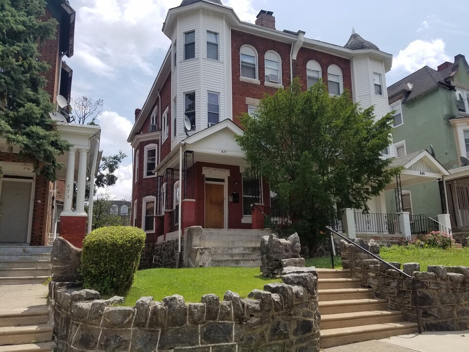 871 Wynnewood Rd in Philadelphia, PA - Building Photo