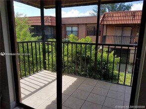 6540 W 27th Ct in Hialeah, FL - Building Photo - Building Photo