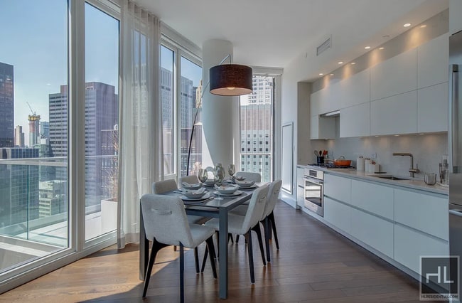 East 44th Street, Unit 16L in New York, NY - Building Photo - Building Photo