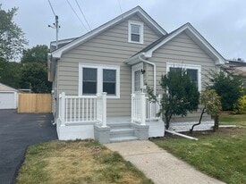 37 Orchard St in Merrick, NY - Building Photo