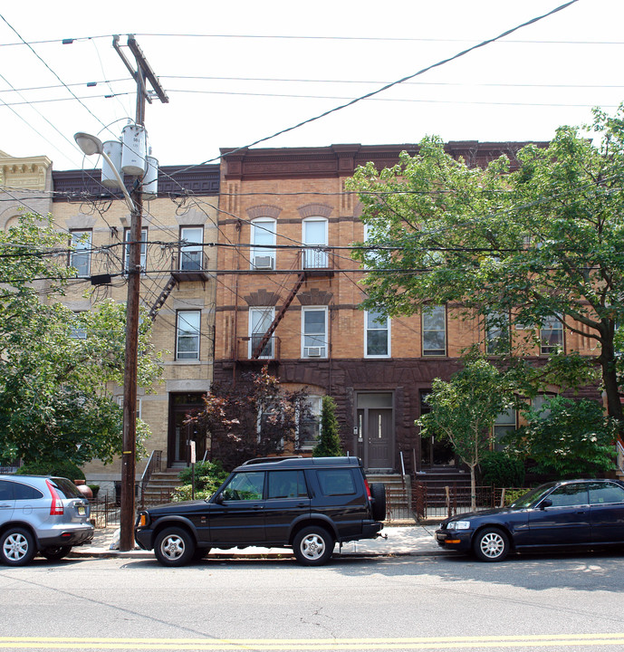 2408 Palisade Ave in Weehawken, NJ - Building Photo