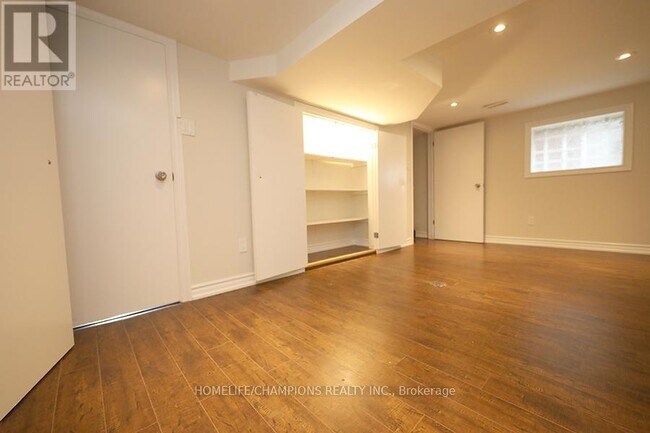 1444 Dundas St E in Toronto, ON - Building Photo - Building Photo