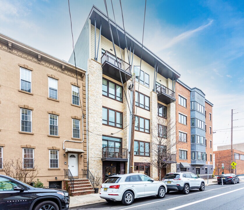 707 Monroe St in Hoboken, NJ - Building Photo
