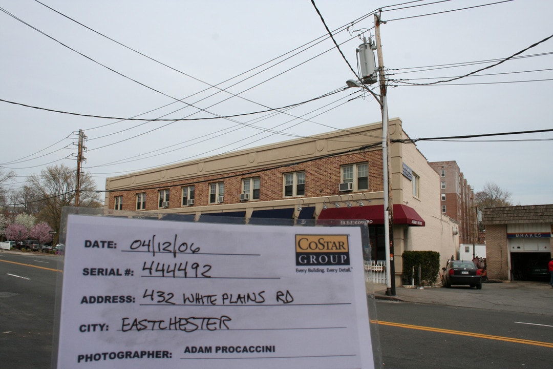 434-440 White Plains Rd in Eastchester, NY - Building Photo
